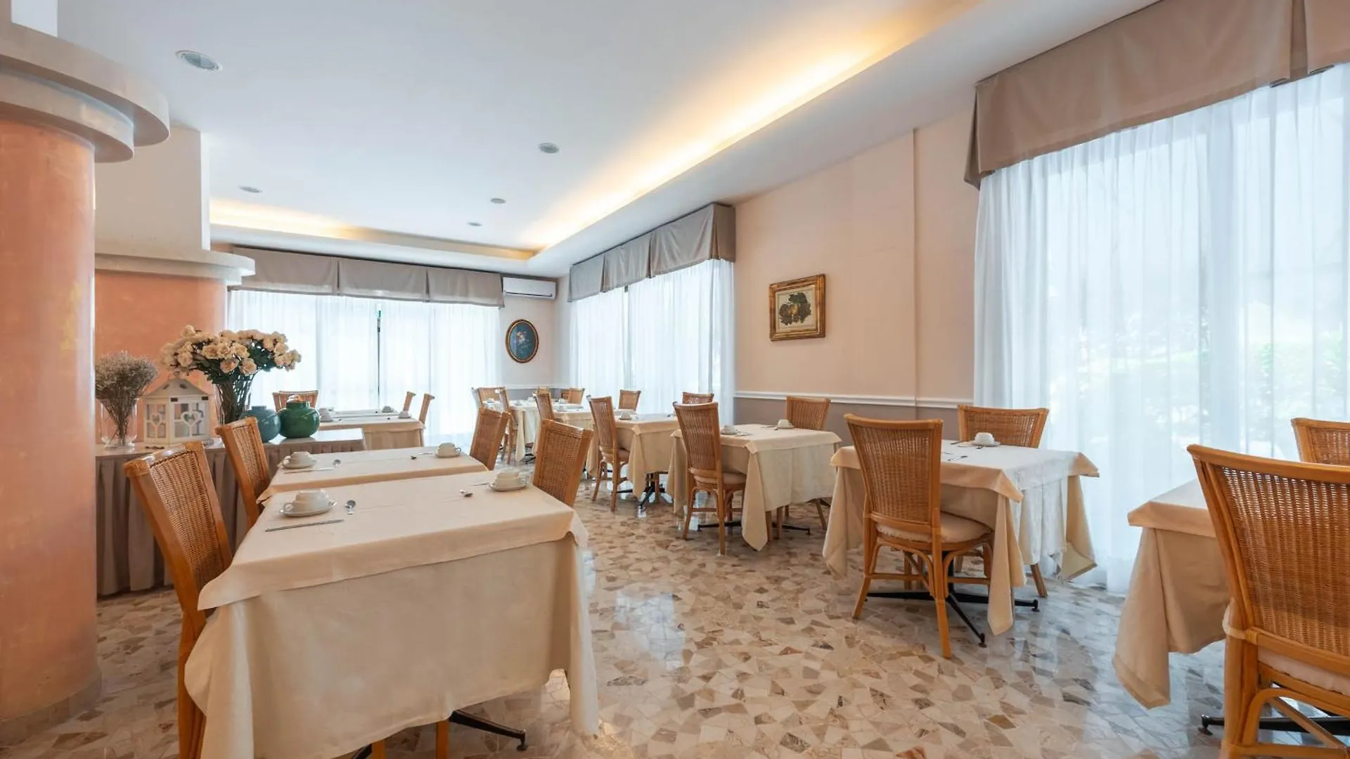 Hotel Altea 利多迪迪耶索洛